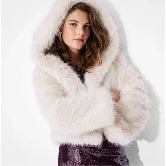 wild fable Jackets & Blazers - Wild Fable Cream Womens Cropped Hooded Teddy Faux Fur Oversized Jacket Size XXS